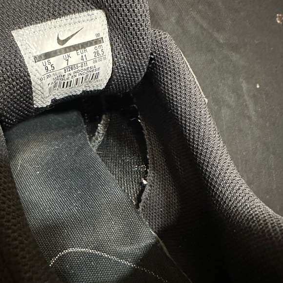 Nike Tanjun Black Women size 9.5 - Picture 3 of 6